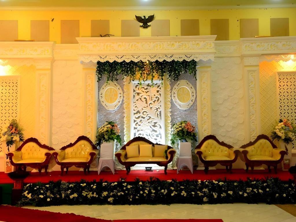 Augusta Sukabumi Hotel Exterior foto