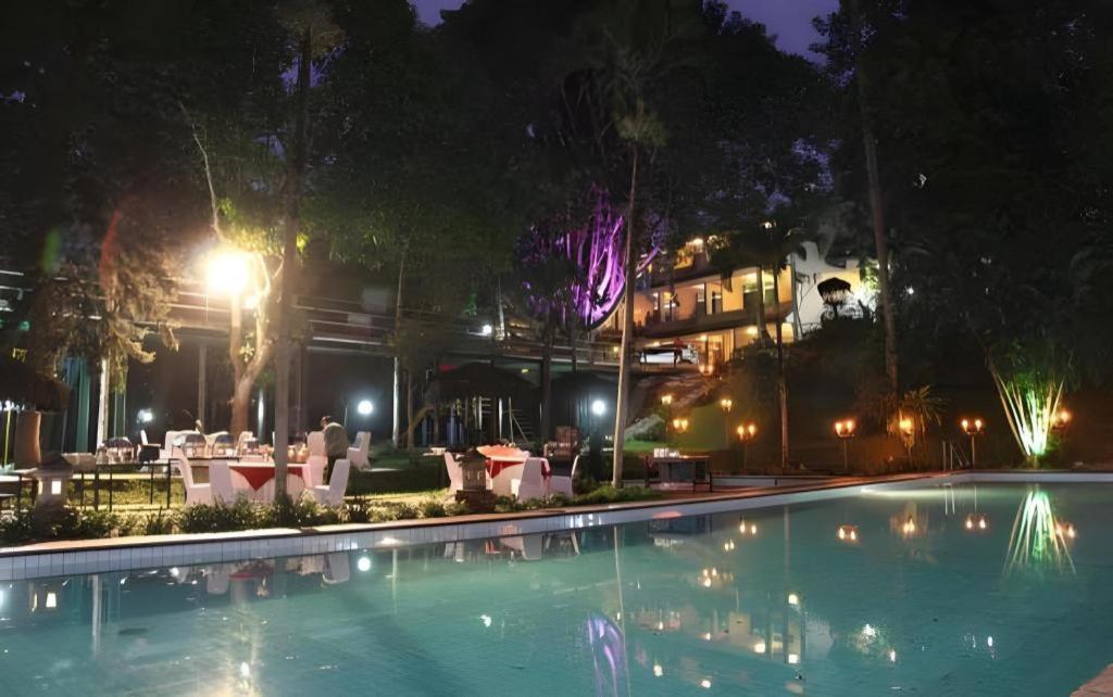 Augusta Sukabumi Hotel Exterior foto